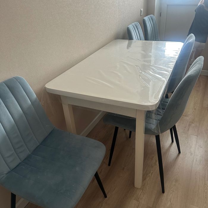 Стол и 6 стульев