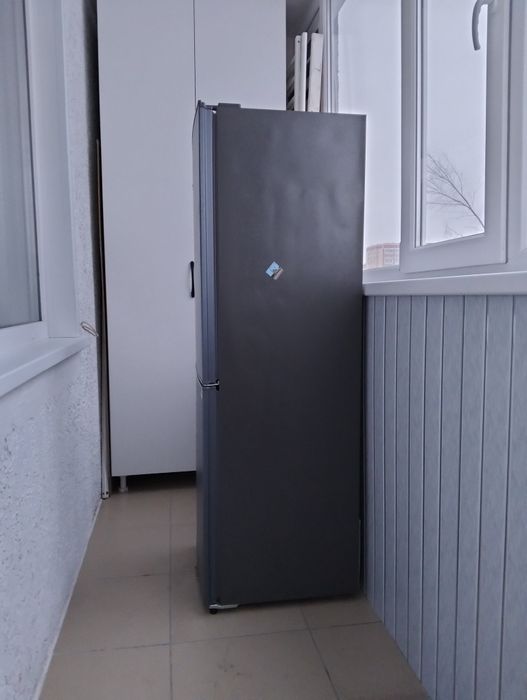 Холодильник с морозильной камерой внизу