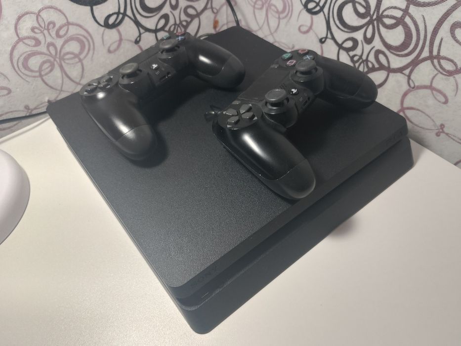 Продам PS 4 1TB slim