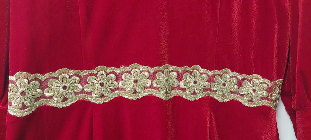 Rochie eleganta rosie cu brau auriu