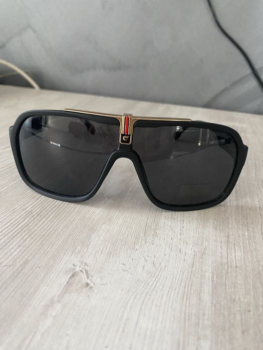 Vand ochelari de soare carrera noi !!