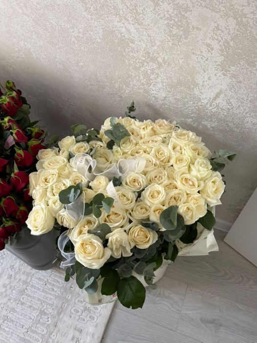 51 роза в коробке
