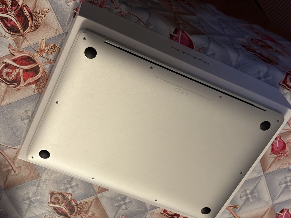 Продам Макбук air 13 m1