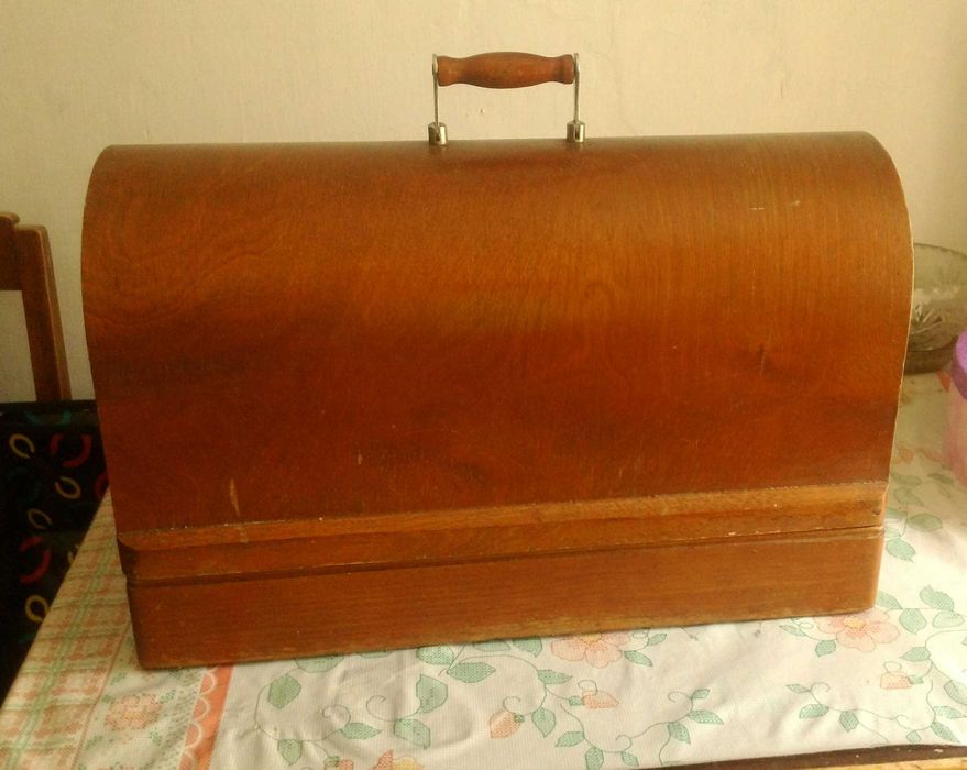 Машинка швейная ручная