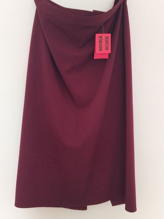 Nou! Fustă măsura 48!