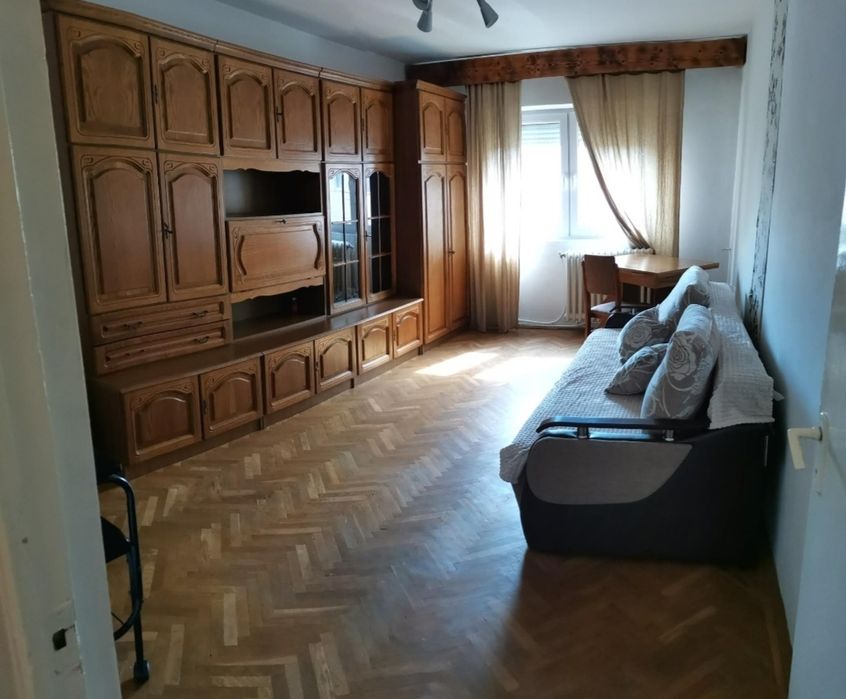 Apartament de închiriat.