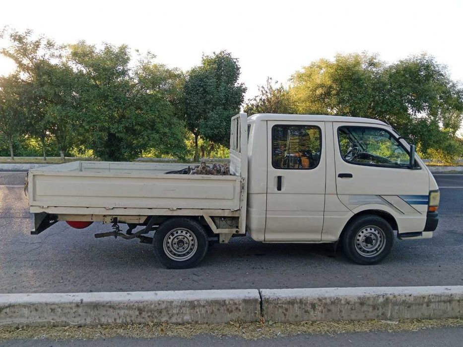 TOYOTA дубл кабина, грузовой сотилади.