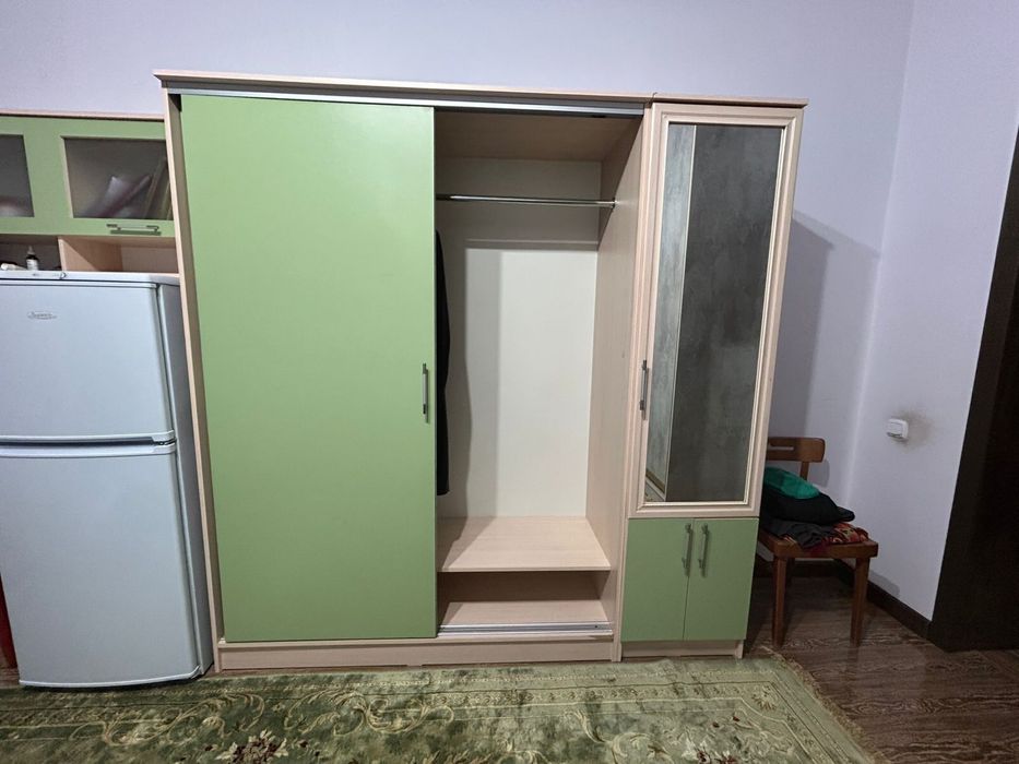 Детская мебель и шкаф