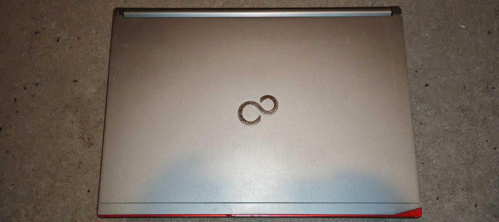 Laptop Fujitsu E736 Intel Core I5 6300U  8gb ddr4  display 13,3inch hd