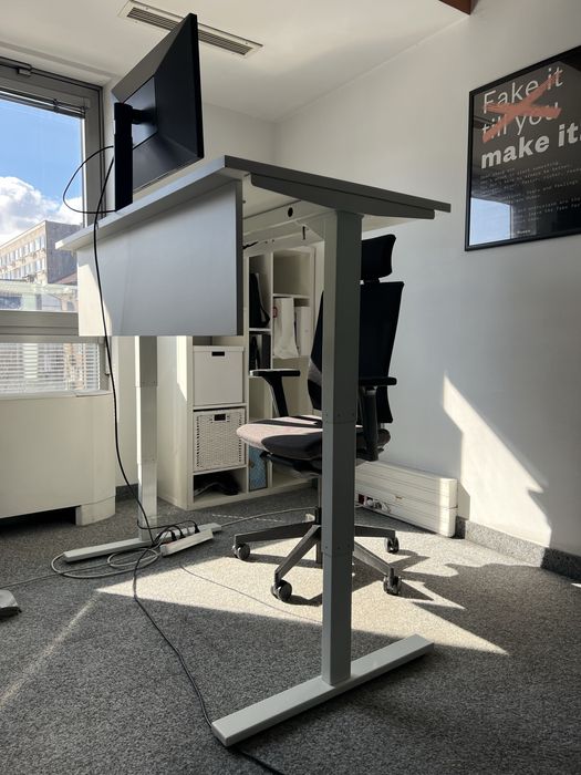 Офис сет-бюро с регулиране и стол - мебели