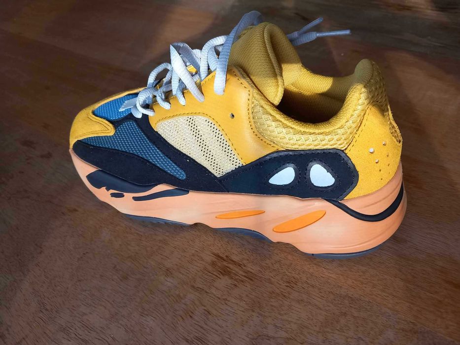 маратонки Adidas Yeezy Boost 700