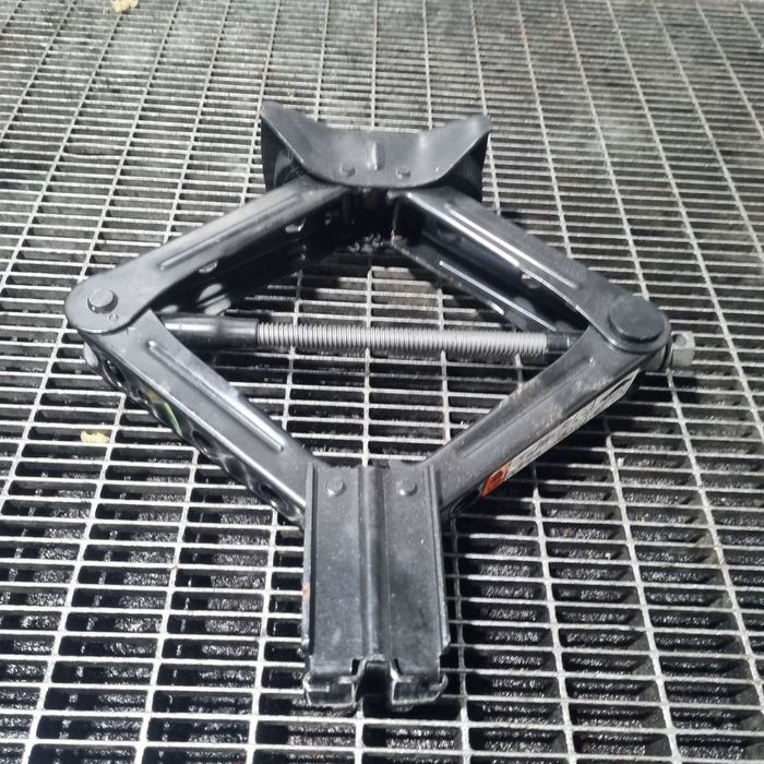 Cric Ford Kuga II 2012 - 2014 (1396) Nu are accesorii