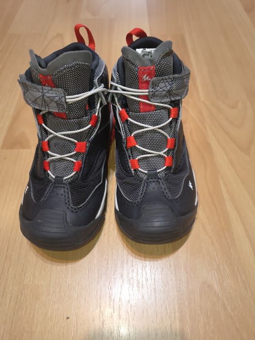 Bocanci drumeție băieți Quechua mărimea 28 ,preț 60 lei