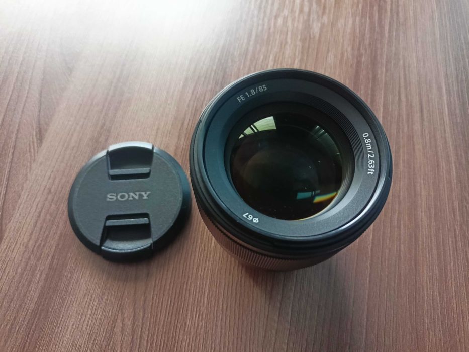 продам объектив Sony FE 85mm f/1.8