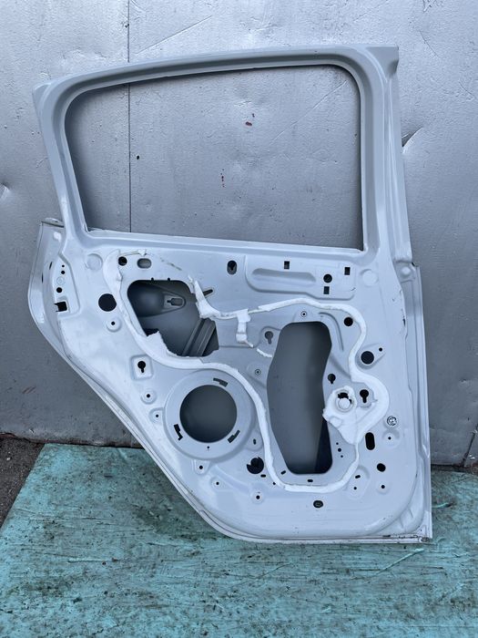 Задна лява врата за Peugeot 2008 Пежо 2008  2013-2019г