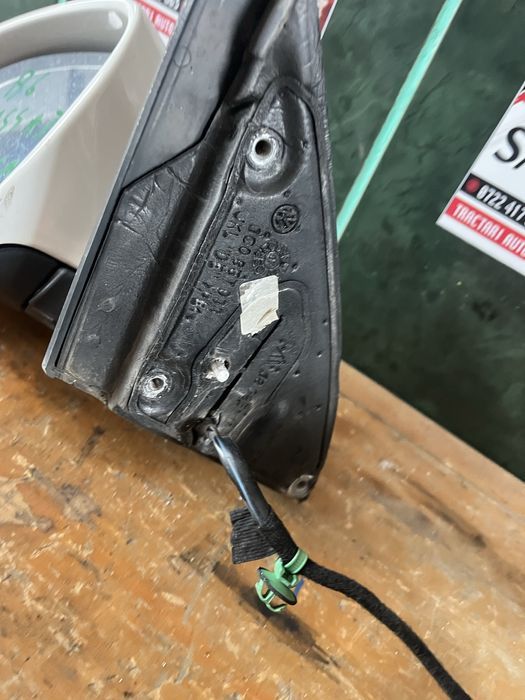 oglinda stanga passat b6 alb