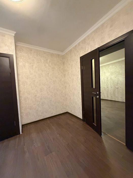 Сергели 9 худуд 2 хона 1 этаж срочно сотилади