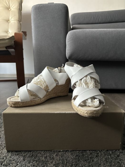 Sandale albe cu plaforma Bata