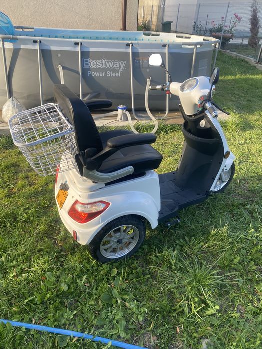 Vand tricilu electric ztech folosit foare putin-necesita inlocuirea ac