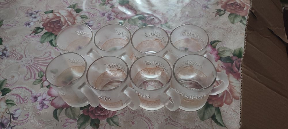 Бокалы с крышкой.