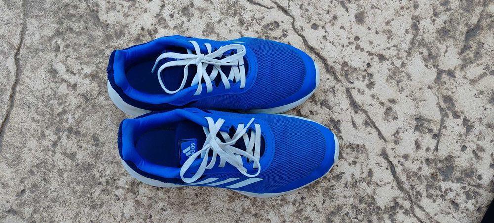 Adidași Adidas bleu/alb marimea 37.5 – Comozi și perfecți pentru mers!