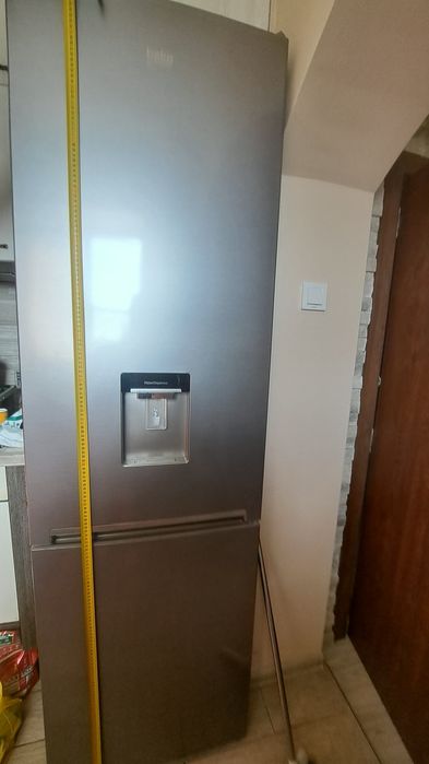 Продавам хладилник с фризер Beko перфектен без забележки.