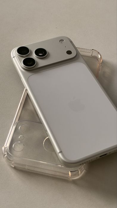 iPhone 17 pro MAX 256гб белый