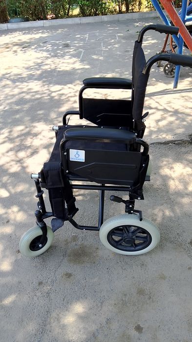 Инвалидная коляска  почти новая!. Прогулочная и домашняя.