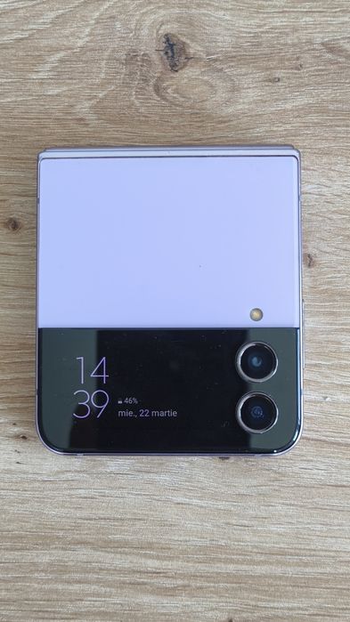 Samsung Galaxy Z Flip 3 - Pentru Piese / Placă de bază vie / Sticlă spate impecabilă