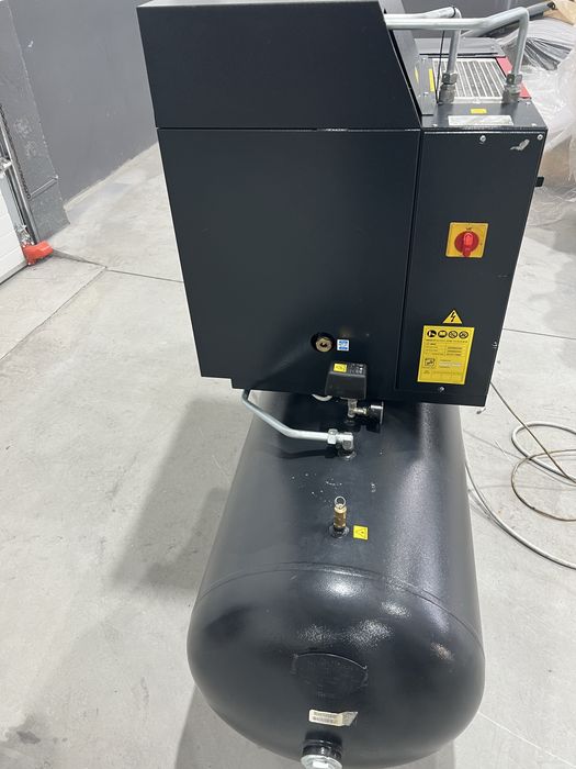 Compresor aer cu surub si uscator ChicagoPneumatic Rezervor 500 L