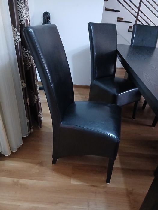 Masa cu 6 scaune living