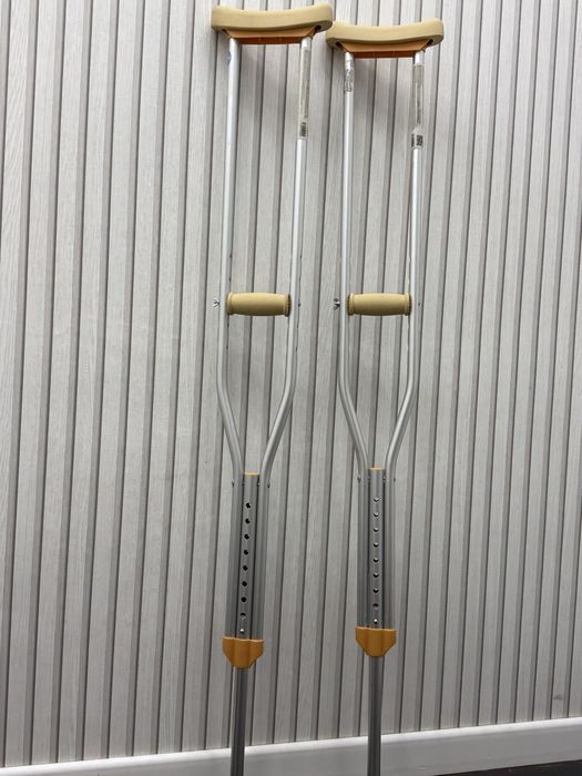 Продам Костыли Взрослые