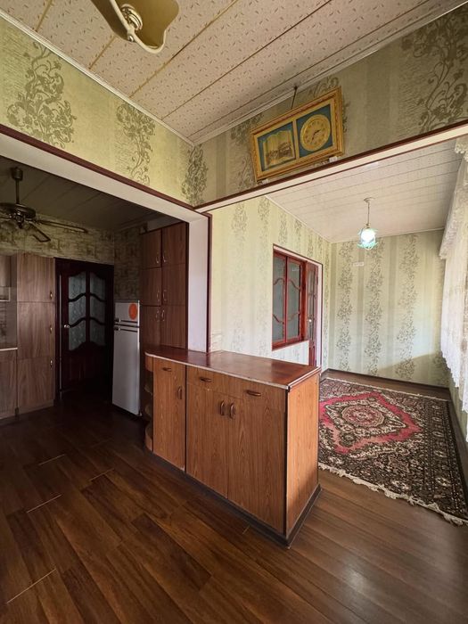Срочно продается квартира в юнусабаде.Под нежилое.