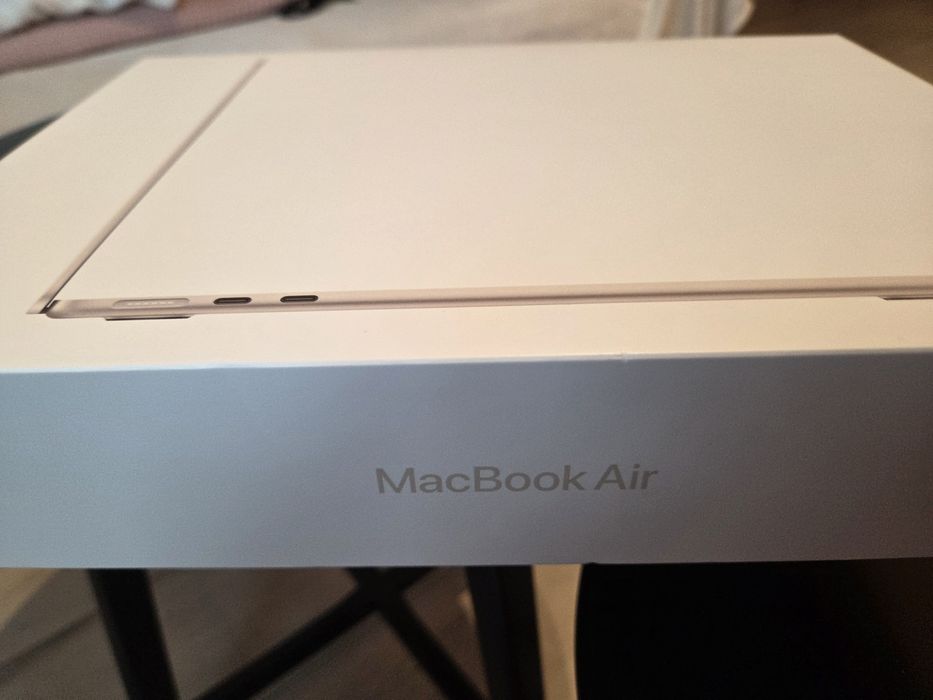 MacBook Air 13 2022 година НОВ
