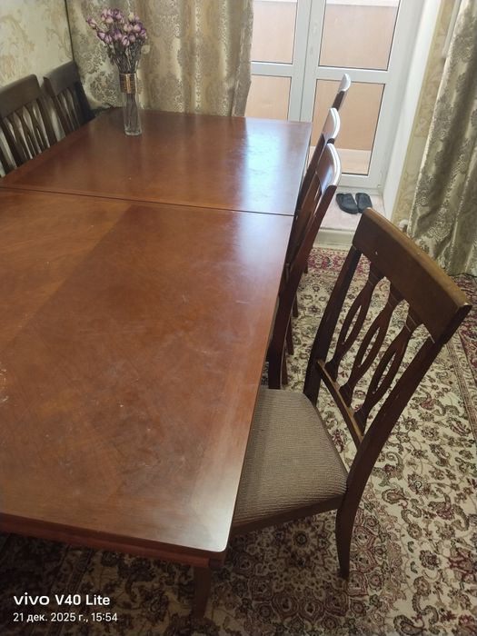 Продам стол в гостиную со стульями