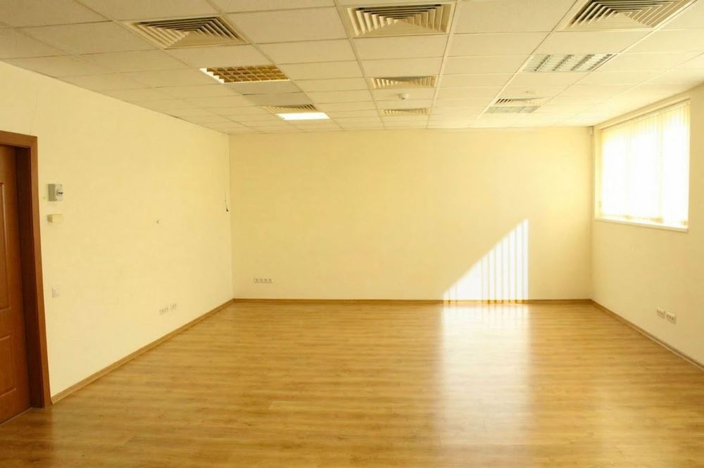 Цял офис етаж в Гара Искър – светъл, гъвкаво разпределение, близо до