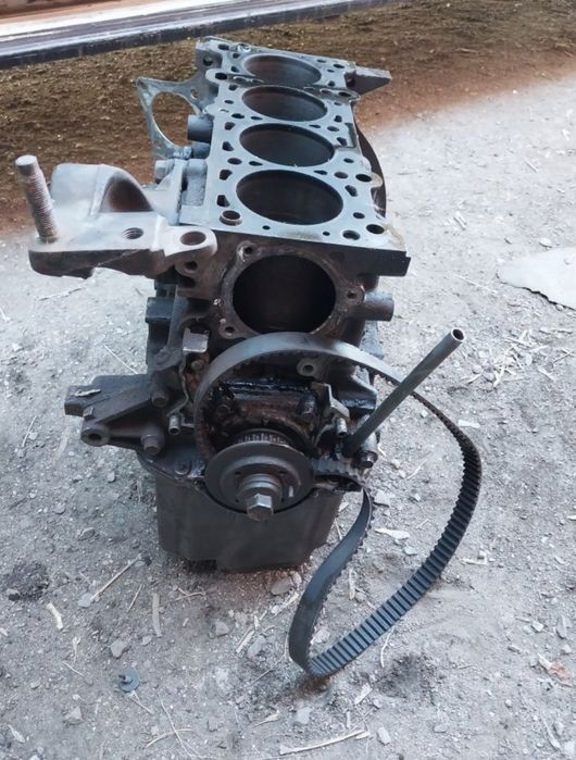 Двигатель, коробка АКПП на Mazda 323 ba кузов.
