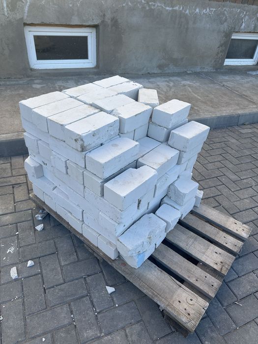 Новый кирпич остаток белый