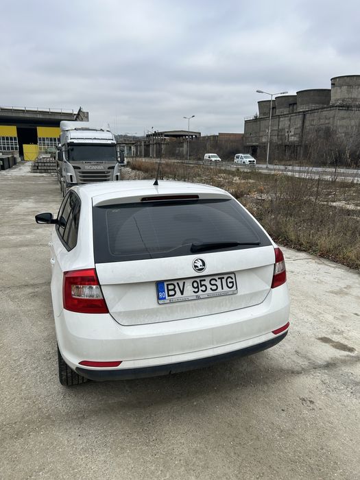 Vand skoda rapid 1.6 90 cai hatchback