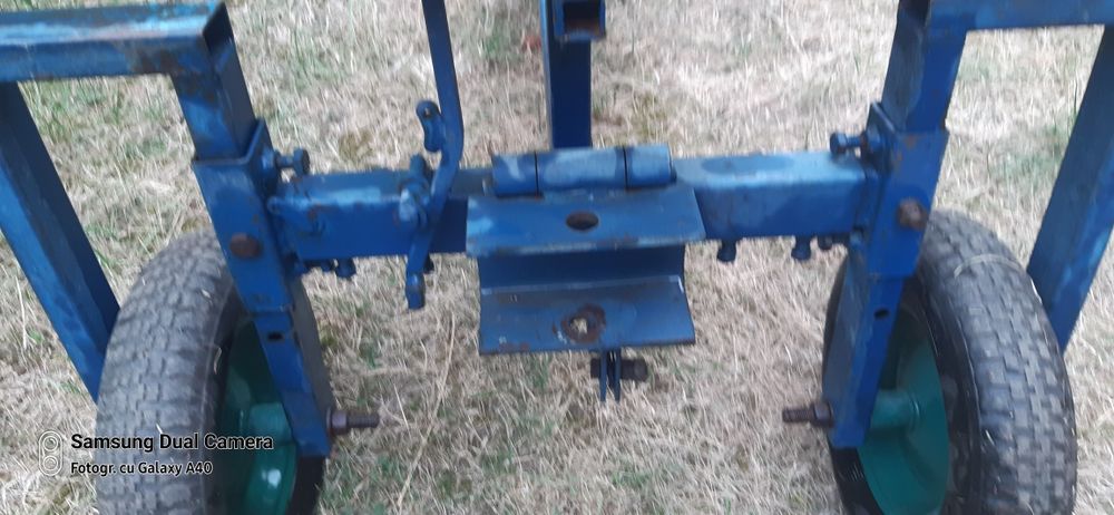 Carucior cu scaun pentru motocultor