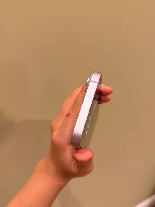 iPhone 14 256 ГБ в цвете Purple.