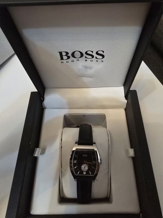 Vand un ceas de dama Hugo Boss