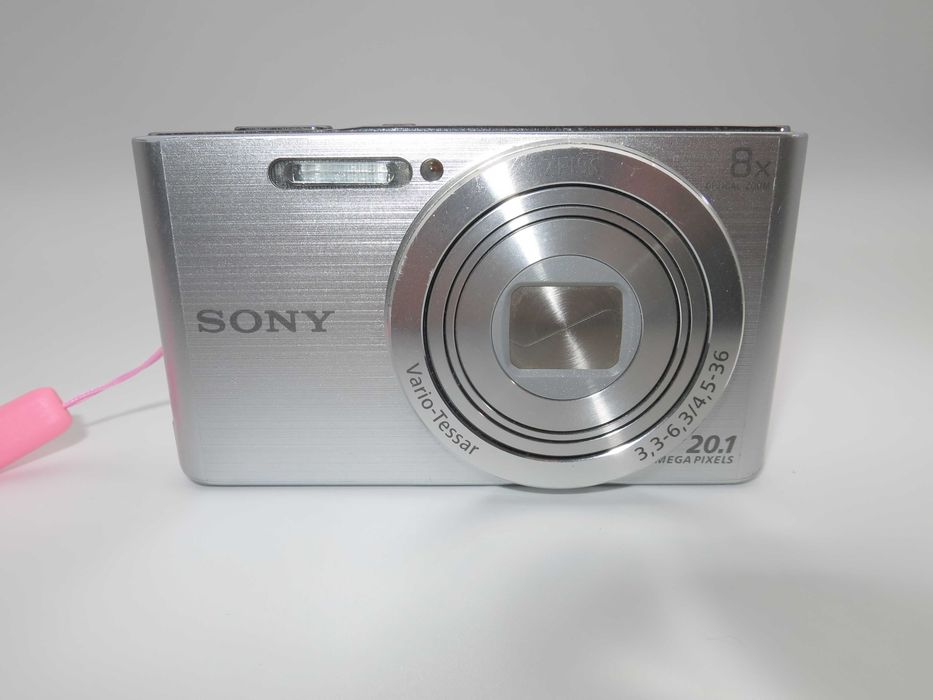 Sony CyberShot W830 компактен цифрова фотоапарат, дигитална камера сребърен цвят, пълен комплект, работи отлично, като НОВА