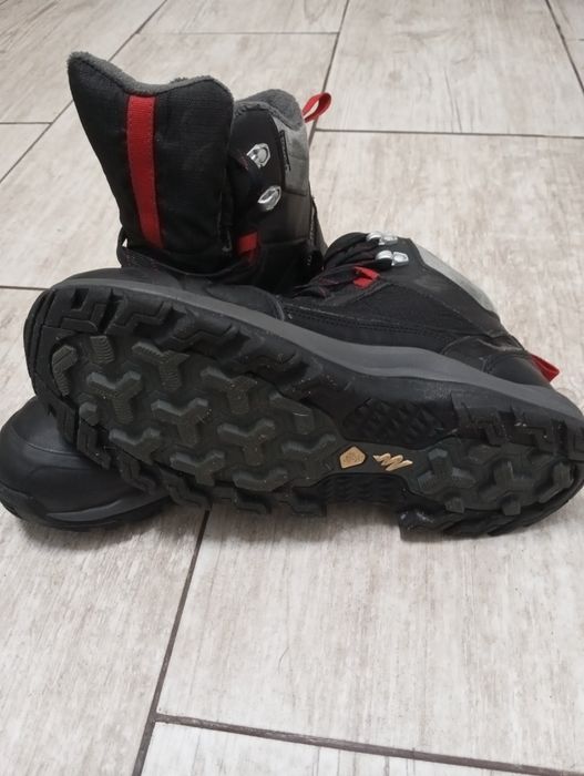 Продавам зимни обувки Quechua закупени от Декатлон .