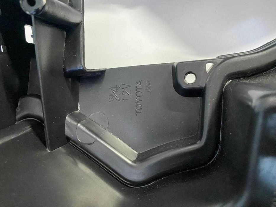 Корпус передних фар оригинал LC200