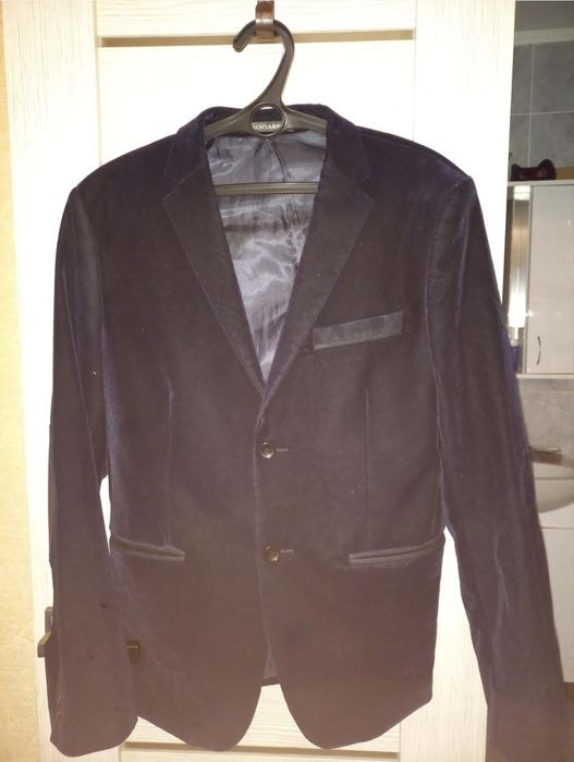 Продам костюм 3ка 52размер, туфли 41 размер