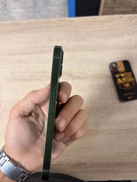 Продам Iphone 13