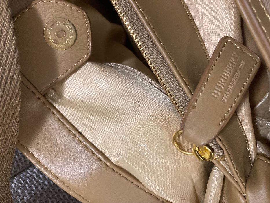 Чанта на марката BURBERRY
