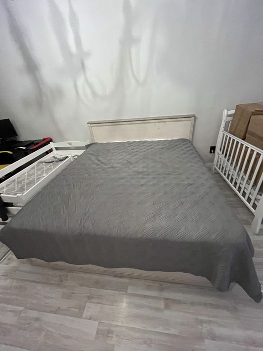 Двуспальная кровать