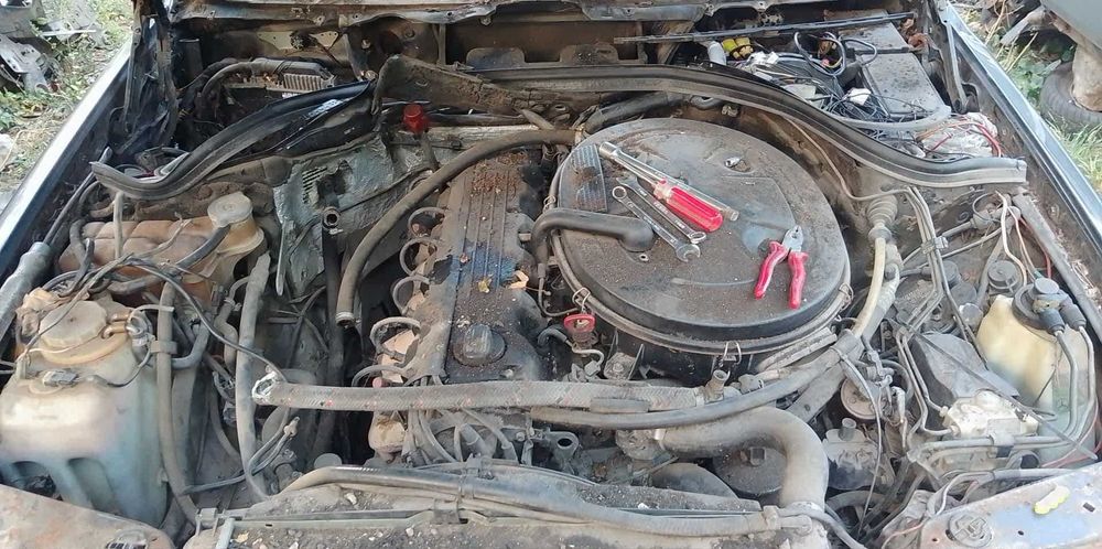 Мерцедес 124 260Е на части